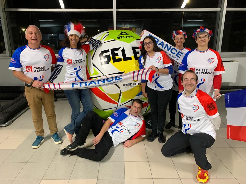 TOUS HAND BLEU part a la conquete de leuro Feminin Novembre 2022