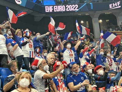 Image 14 - TOUS HAND BLEU en force en Hongrie en Janvier 2022