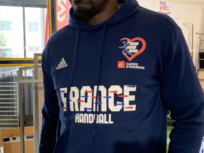 Image 3 - TOUS HAND BLEU est au MANS pour etre derriere les Bleus et une conference sur le Supporterisme