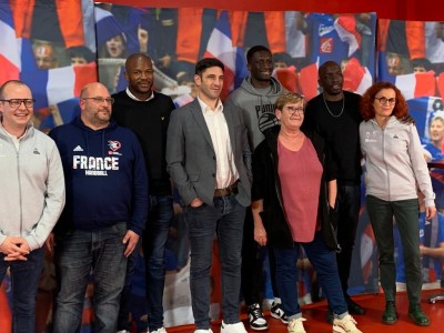 Image 8 - TOUS HAND BLEU est au MANS pour etre derriere les Bleus et une conference sur le Supporterisme