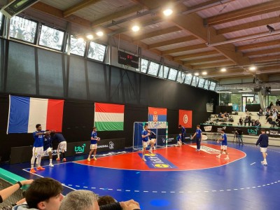 Image 0 - TOUS HAND BLEU au TIBY pour encourager nos pepites des U221M